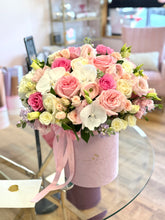 Box with mixed flowers #29