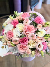 Box with mixed flowers #29