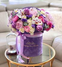 Box with mixed flowers #3